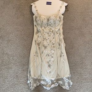 Cache offwhite formal dress with delicate flowers